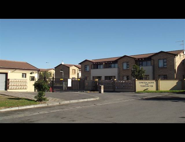 2 bed property to rent in STRAND